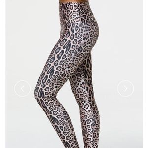 Onzie High Waist Leopard Legging Size M/L